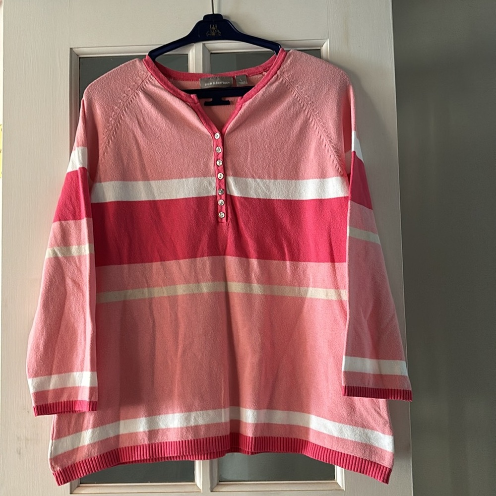 Croft & Barrow Light weight V-neck with buttons Stripped Sweater Pinks Tan White